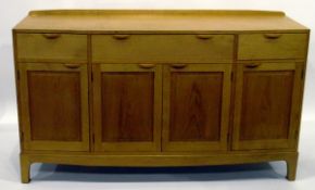 20th century pale oak sideboard in Arts & Crafts style,