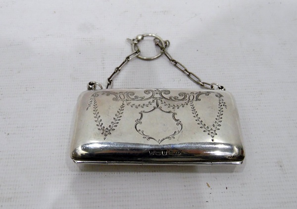 Early 20th century silver finger purse with engraved decoration, Birmingham, maker's JO Ltd 1916,