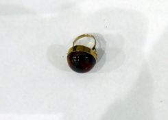 Gold-coloured and amber cabochon mounted ring (shank unmarked),