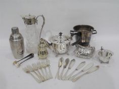 Quantity of silver plate to include loose flatware, teapot, ice bucket, cased flatware,