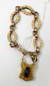 Victorian gold-coloured chain link bracelet of engraved oval open and scalloped links alternating