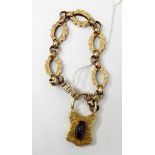 Victorian gold-coloured chain link bracelet of engraved oval open and scalloped links alternating