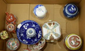 Quantity of modern Oriental to include a blue and white ginger jar, Japanese miniature tea cup,