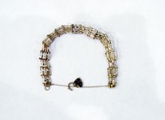 9ct gold gate-link chain bracelet with heart-shaped padlock clasp, marked 375 to clasp,