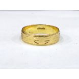 18ct gold wedding band with engraved decoration, 3.