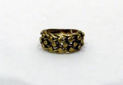 9ct gold ring, chain and dot decorated,
