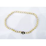 String of cultured pearls, 9ct gold clasp,