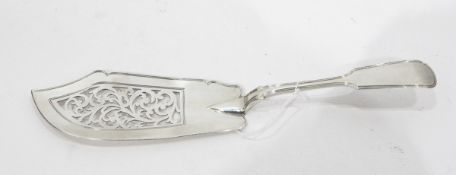 Victorian silver fish slice with fiddle and thread handle, shaped pierced slice, London 1856,