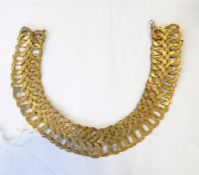 Rope-pattern choker of metallic gold thread