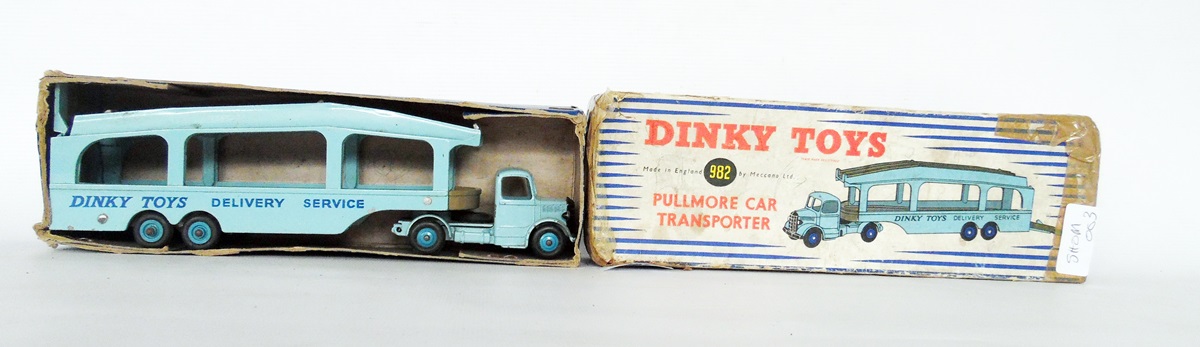 Dinky Toys Pulmore car transporter 982, in blue and white striped box (some wear to paintwork and