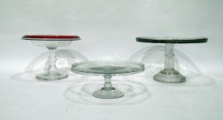Tear glass tazza with ruby glass rim and two further comports (3)