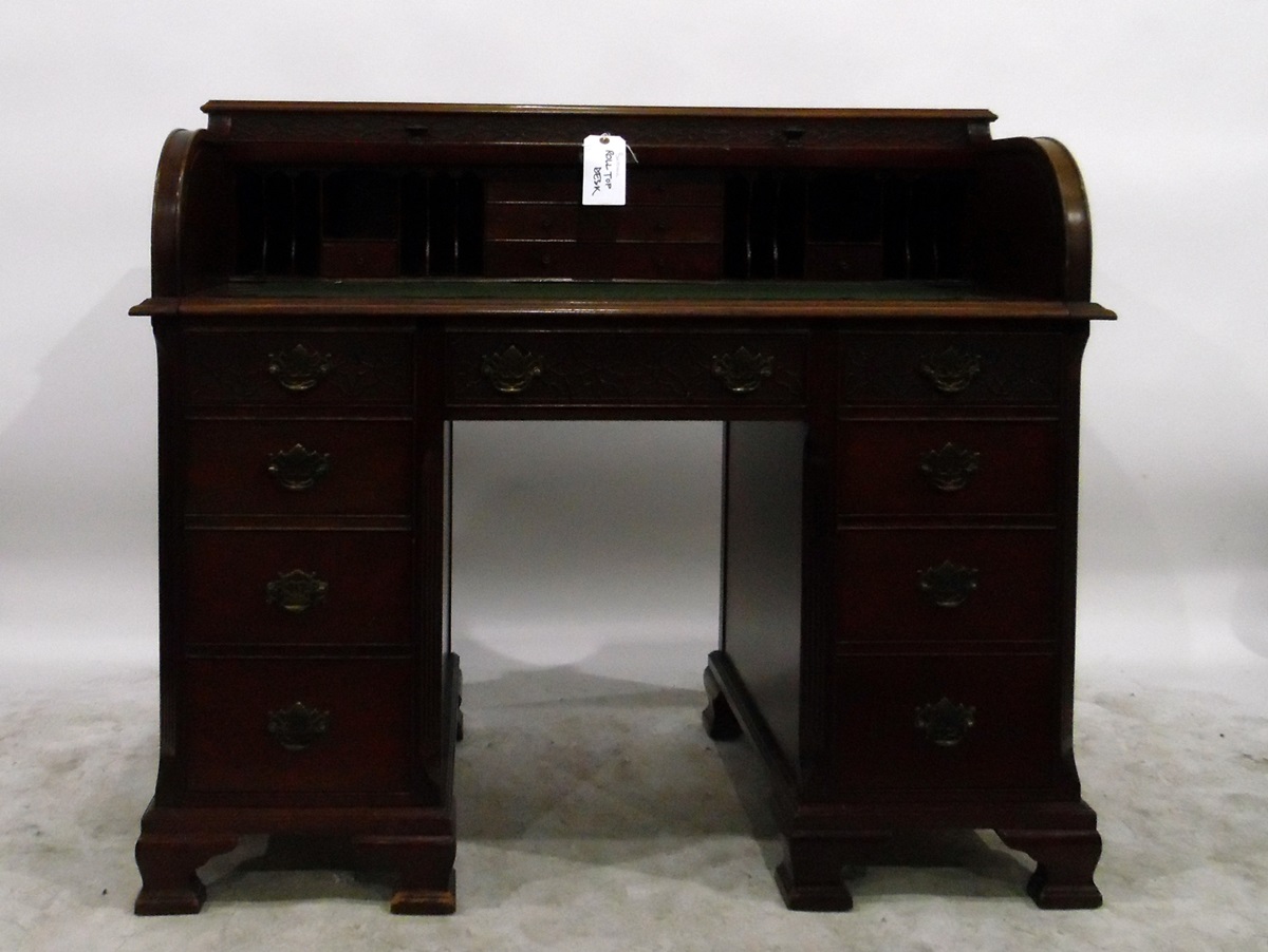 Early 20th century mahogany roll-top desk with well fitted interior of pigeonholes and shallow - Image 3 of 3