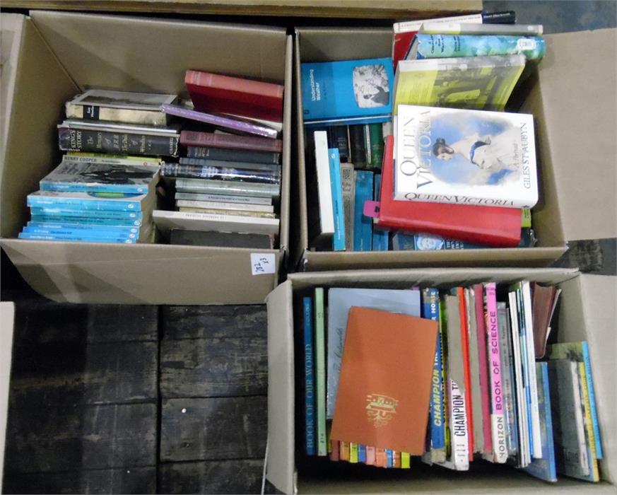 Quantity of children's books including annuals, ie