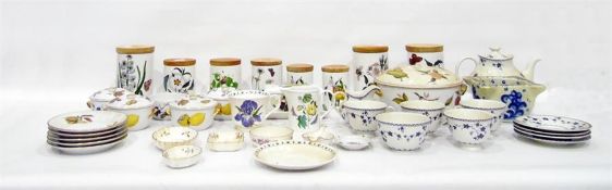 Quantity of Royal Worcester 'Evesham' pattern ware