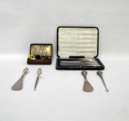 Assorted silver and other thimbles, two pairs of button hooks and shoe horns and a cased set of