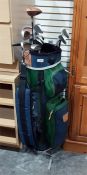 Quantity of golf clubs within a mobile golf caddy,