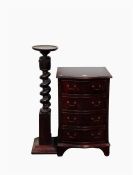 Mahogany serpentine-front chest of four drawers, o