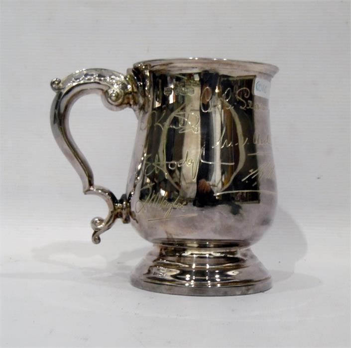 Silver presentation mug of baluster form, with scr