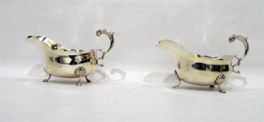Pair of Edwardian silver sauce boats, London 1909,