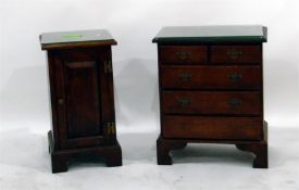 Early 20th century oak bedside cabinet enclosed by