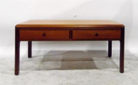 Modern coffee table with two frieze drawers