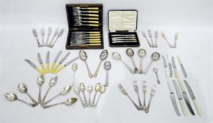 Quantity of silver plated table flatware, boxpart set of silver-handled butter knives and an oak