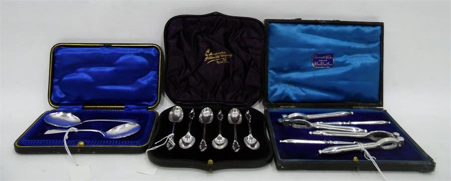 Set of six Victorian silver teaspoons, London 1897, cased, a pair of preserve spoons with hammered-