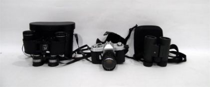 Chinon Sportsman pair of binoculars, 7-15x35 zoom, cased, a pair of Vortex diamond back binoculars