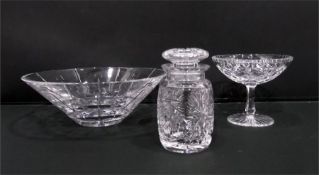 Clear art glass circular bowl, an Edinburgh circular cut glass bowl on base and a lidded jar (3)