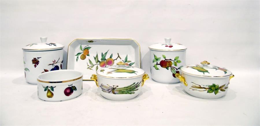 Quantity of Royal Worcester 'Evesham' pattern ware