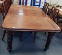 Victorian mahogany extending dining table on turne