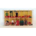 Dinky Toys 054 railway station personnel in case (