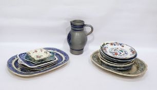 Quantity of plates to include pottery 'Willow' pat