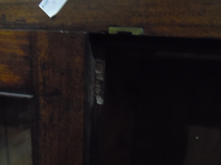 Mahogany bookcase having recessed brass handles, 1 - Image 10 of 11