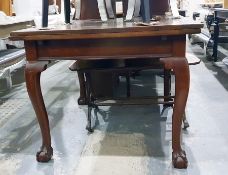 Early 20th century mahogany extending dining table