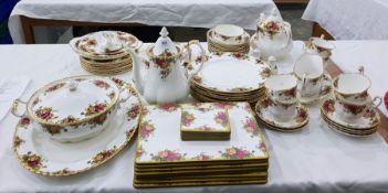 Royal Albert 'Old Country Roses' dinner service ,