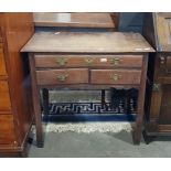 Early 19th century oak side table having an arrang