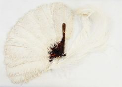 Ostrich feather fan with tortoiseshell sticks and one single ostrich feather (2)