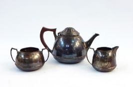 Three-piece silver tea service, Birmingham 1939/40, maker's mark 'BBSL', 20 troy oz approx