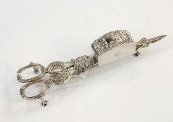 Pair of Georgian silver candle snuffers with shell and flowerhead decoration to the body, the back