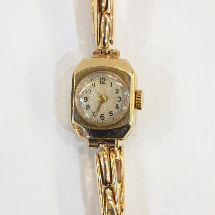 Lady's gold-coloured metal wristwatch with circular dial, button winding and the expanding 9ct