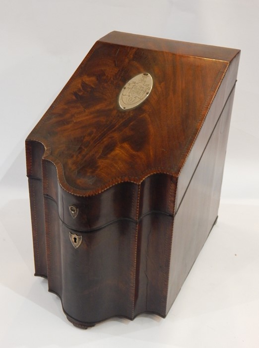 George III inlaid mahogany serpentine-fronted knife box, all cross-banded and with chequered - Image 3 of 11