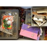 Quantity of costume jewellery including earrings, necklaces, brooches, etc (1 box)