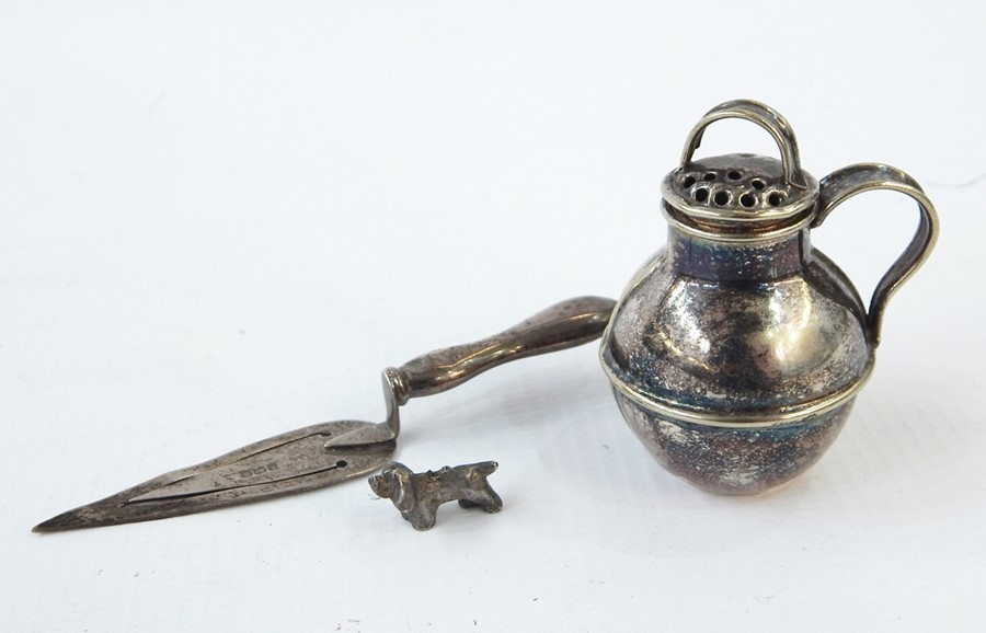 Early 20th century silver bookmark in the form of a trowel, Birmingham 1924, maker's mark