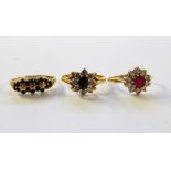 9ct gold, blue and white cluster ring, 9ct gold cluster ring set with central pink stone