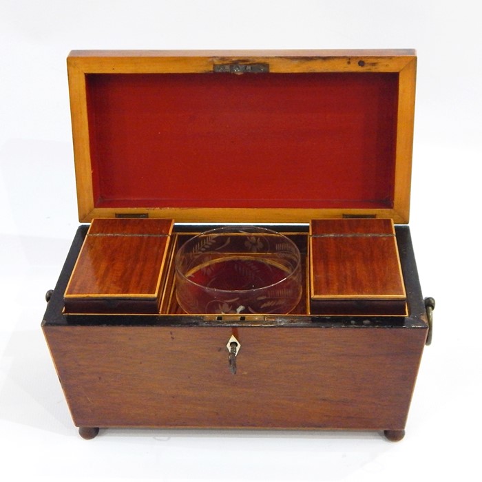 Inlaid Georgian mahogany tea caddy, sarcophagus-shaped with line inlay to the borders, brass ring - Image 2 of 2