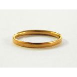 22ct gold wedding ring, 1.9g approx
