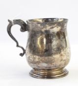 20th century silver baluster-shaped mug, Birmingham 1964, 6oz approx, 9cm high