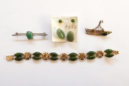 Gold-coloured metal and jade-coloured stone set bracelet, Oriental green stone set silver brooch,