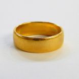 22ct gold wedding band, 5.2g approx